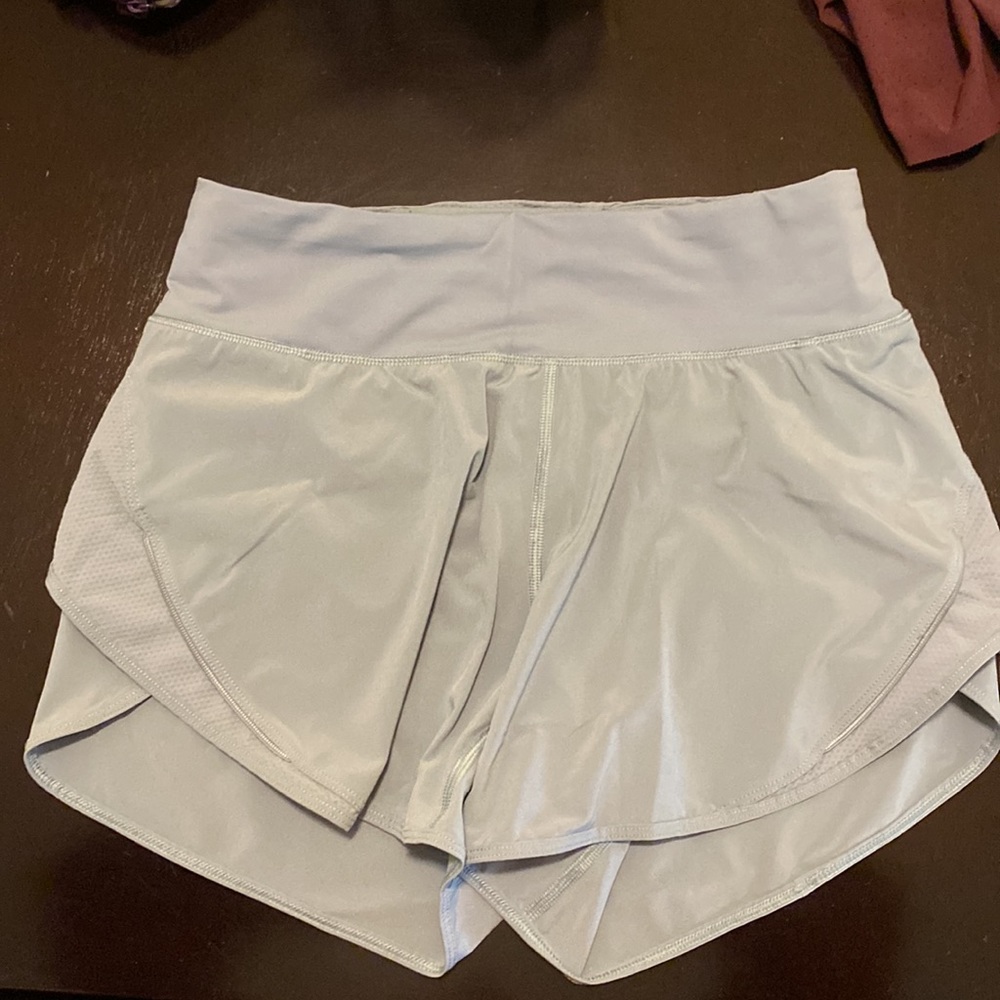 Lululemon size 4 (high-rise) shorts - Picture 2 of 4